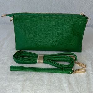 NWOT - 5 pocket green leather crossbody/clutch